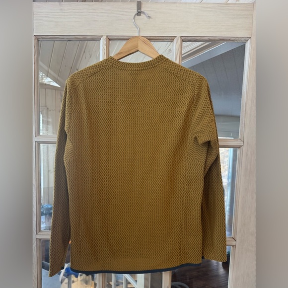 Patagonia R1 Air Fleece Crew Shirt in Mustard (Men’s M) - Picture 2 of 5
